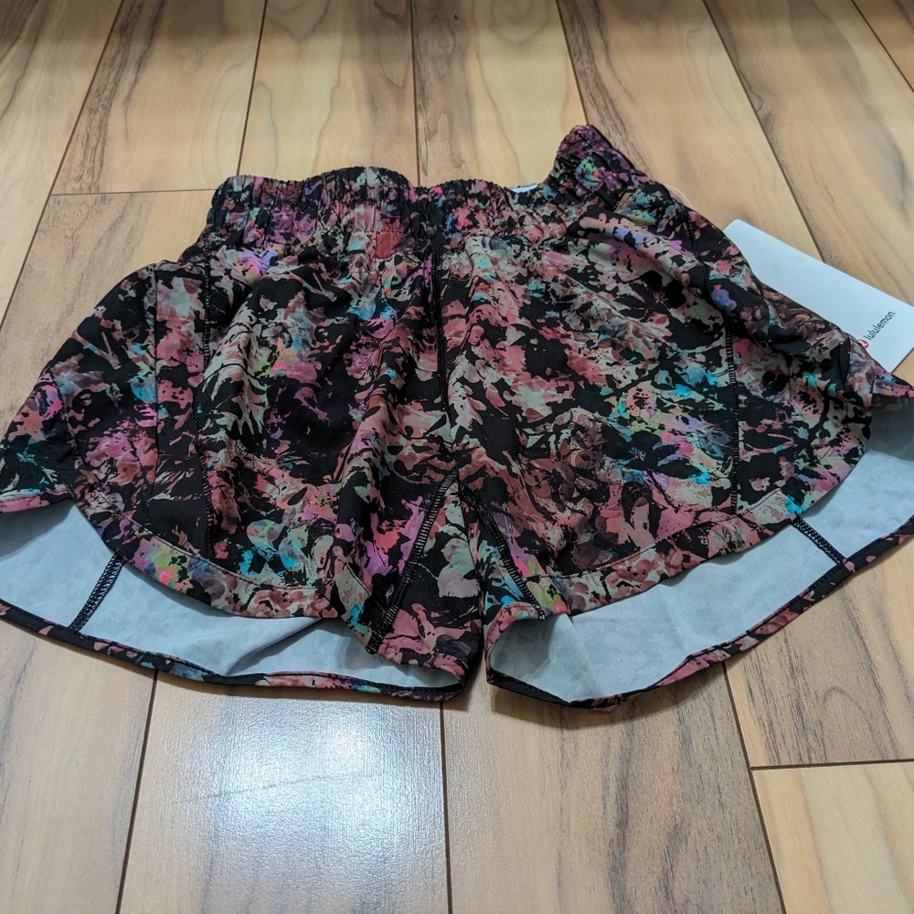 NWT! Lululemon Track That MR Shorts 5" Lines In Stencil Blossom Size 2 - Picture 2 of 16